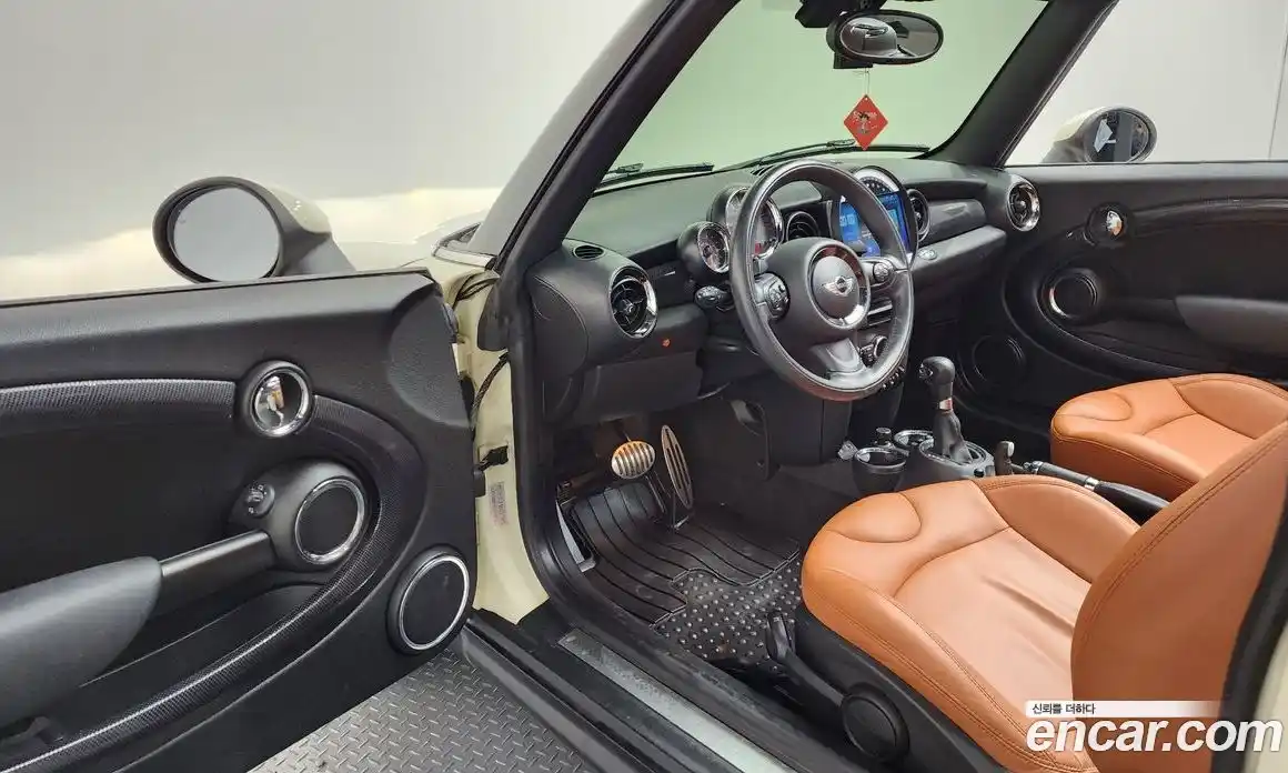 Mini Cooper Convertible 2015 1.6 Автомат в Москве № 499240, фото 10