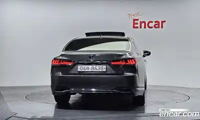 Lexus LS 2018 3.5 Автомат в Москве № 499693, миниатюра 4