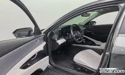 Hyundai Avante 2023 1.6 Автомат в Москве № 517786, миниатюра 11