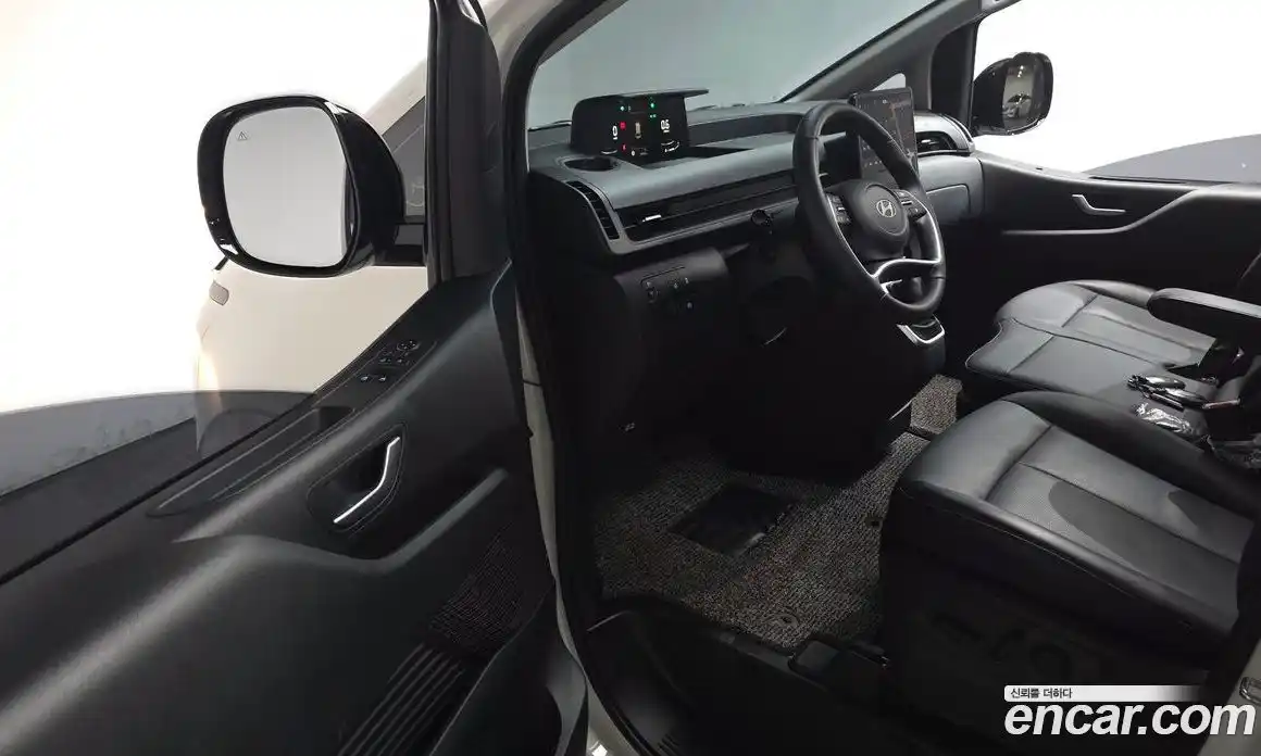 Hyundai Staria 2025 3.5 Автомат в Москве № 517896, фото 11