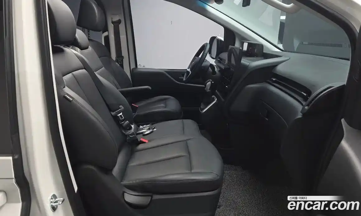 Hyundai Staria 2025 3.5 Автомат в Москве № 517896, фото 9
