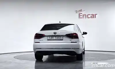 Volkswagen Passat 2018 2.0 Автомат в Москве № 519503, миниатюра 3