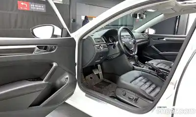 Volkswagen Passat 2018 2.0 Автомат в Москве № 519503, миниатюра 10