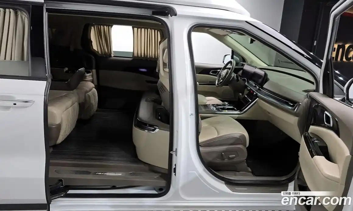 Kia Canival 2023 3.5 Автомат в Москве № 534148, фото 11