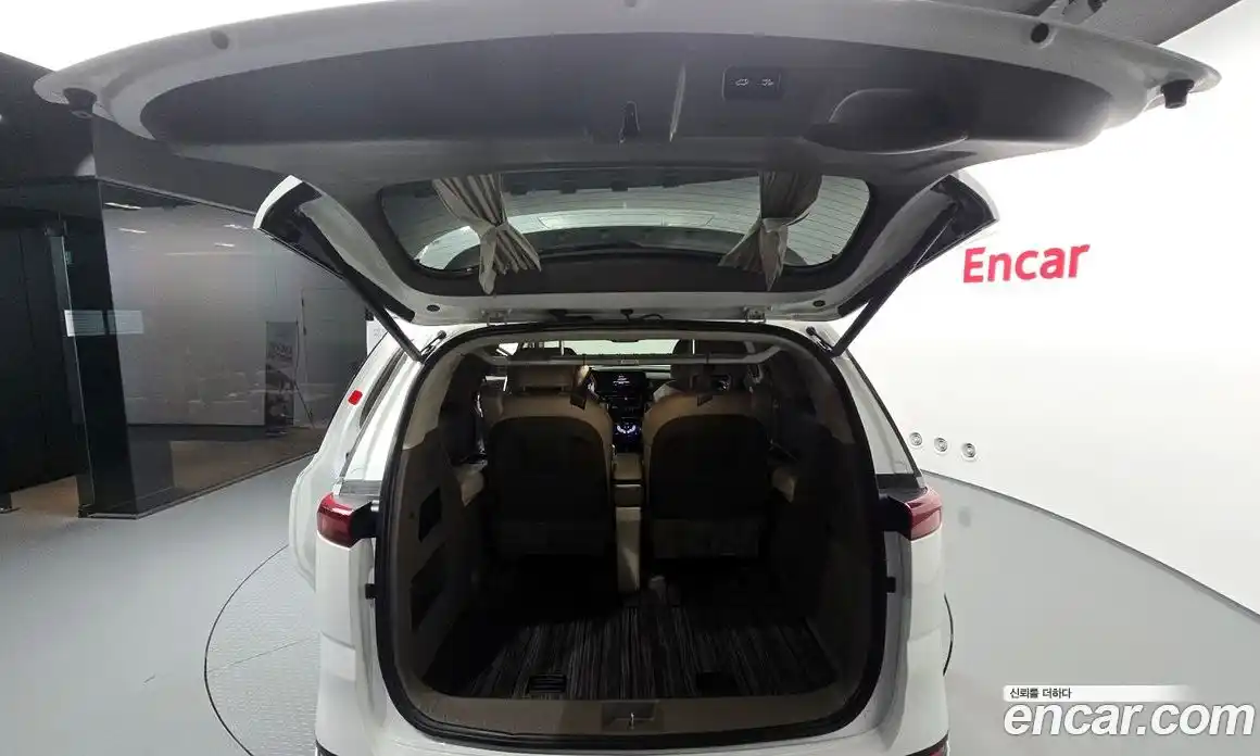 Kia Canival 2023 3.5 Автомат в Москве № 534148, фото 20