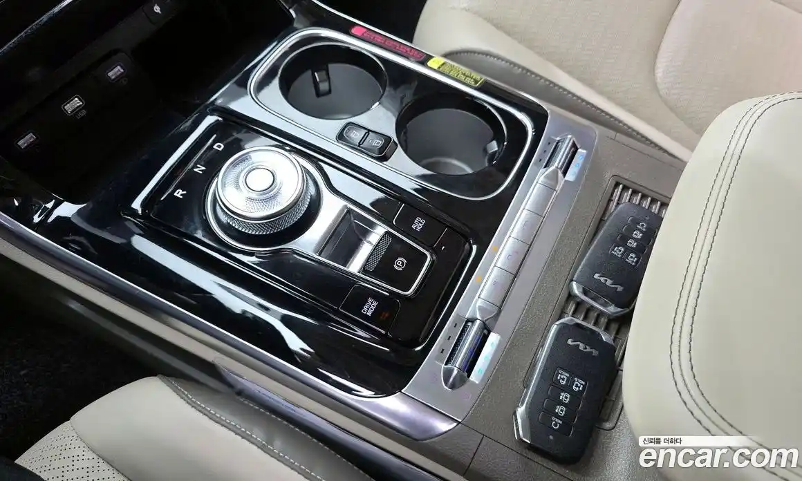 Kia Canival 2023 3.5 Автомат в Москве № 534148, фото 9