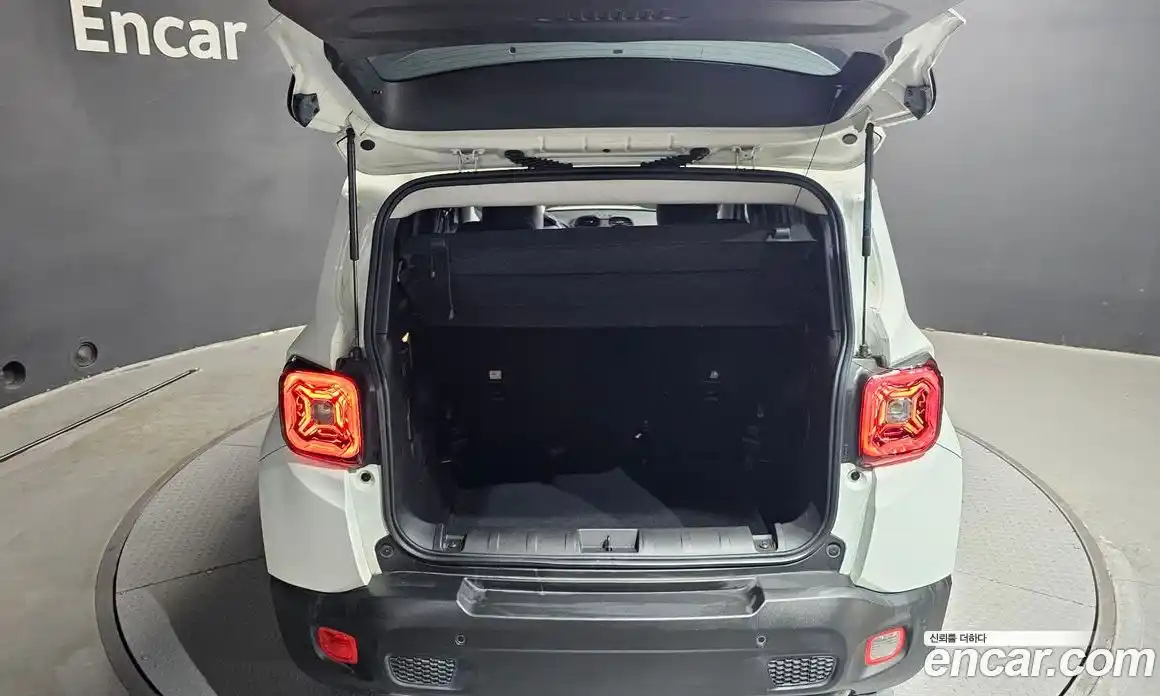 Jeep Renegade 2021 2.4 Автомат в Москве № 534717, фото 20