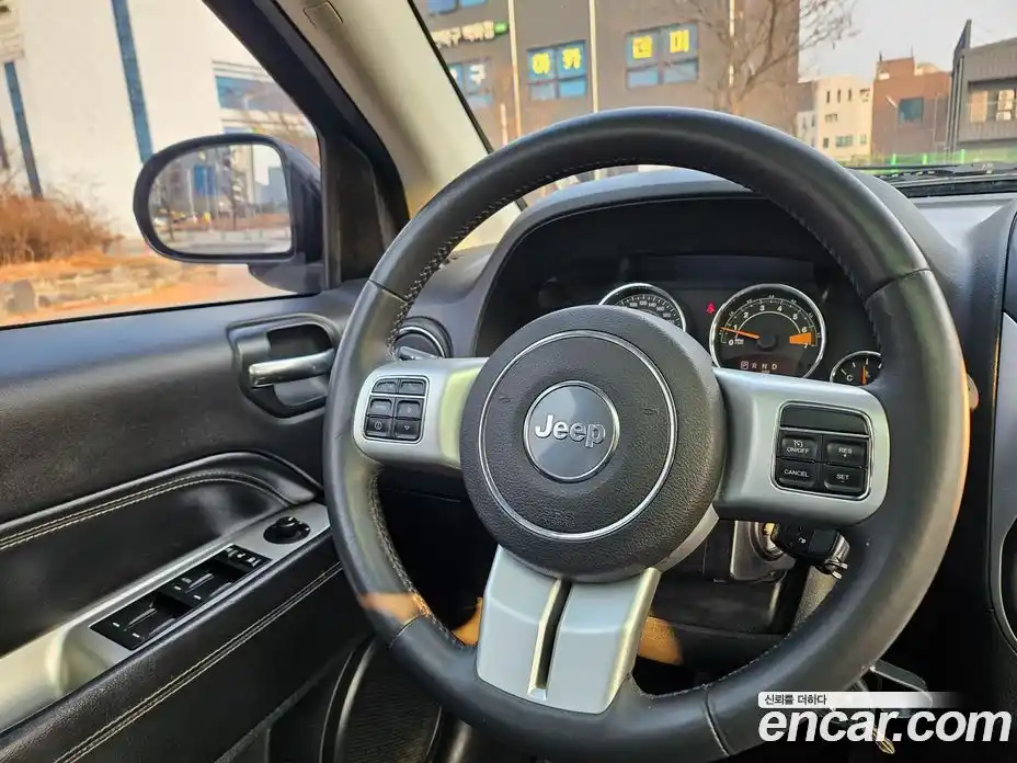 Jeep Compass 2014 2.4 Автомат в Москве № 535358, фото 16