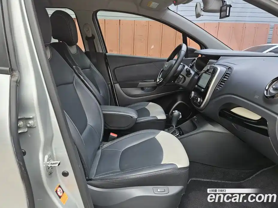 Renault QM3 2015 1.5 Автомат в Москве № 536785, фото 17