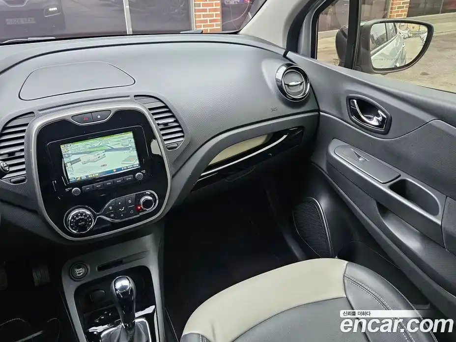 Renault QM3 2015 1.5 Автомат в Москве № 536785, фото 9