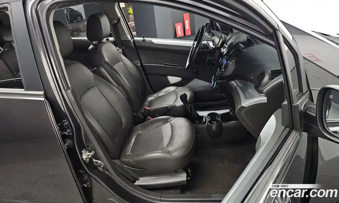 Chevrolet Spark 2014 1.0 Механическая в Москве № 540188, фото 12