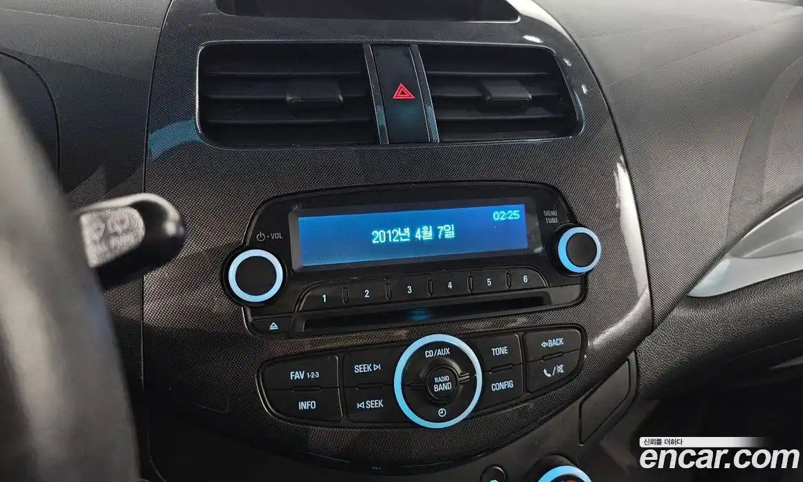 Chevrolet Spark 2014 1.0 Механическая в Москве № 540188, фото 17