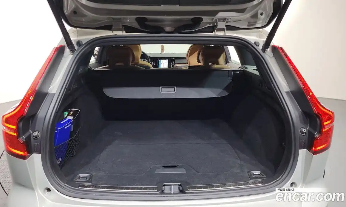 Volvo V60 2021 2.0 Автомат в Москве № 544923, фото 20