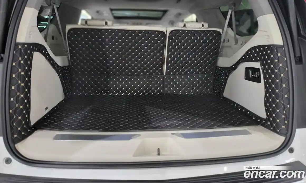 Cadillac Escalade 2022 6.2 Автомат в Москве № 548138, фото 13