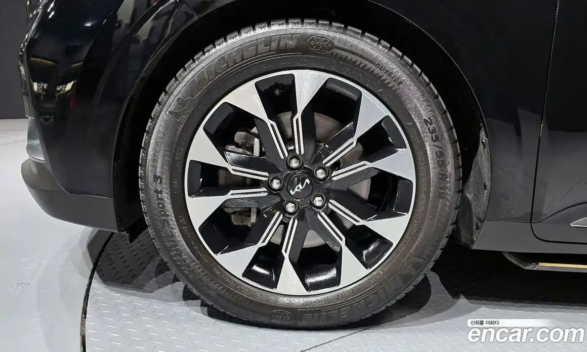 Kia Canival 2023 3.5 Автомат в Москве № 109797, фото 5