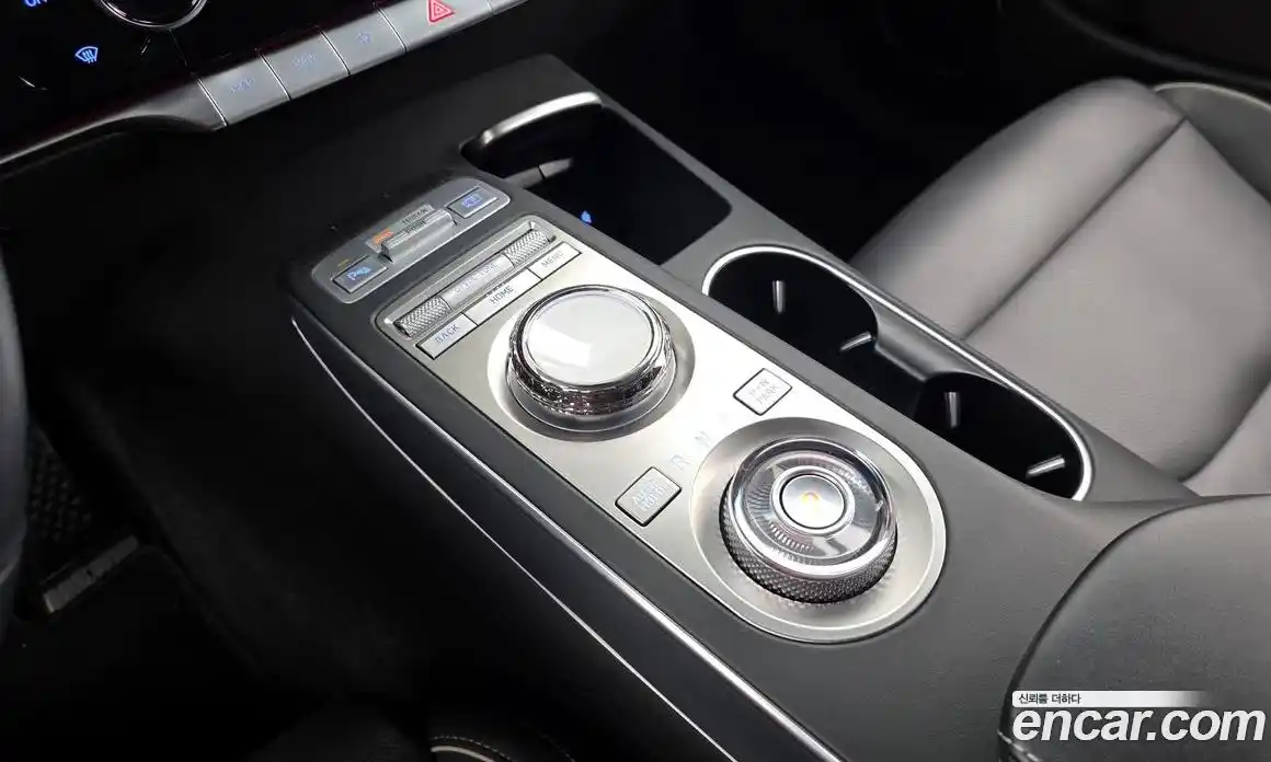 Genesis GV70 2023 2.5 Автомат в Москве № 117824, фото 7