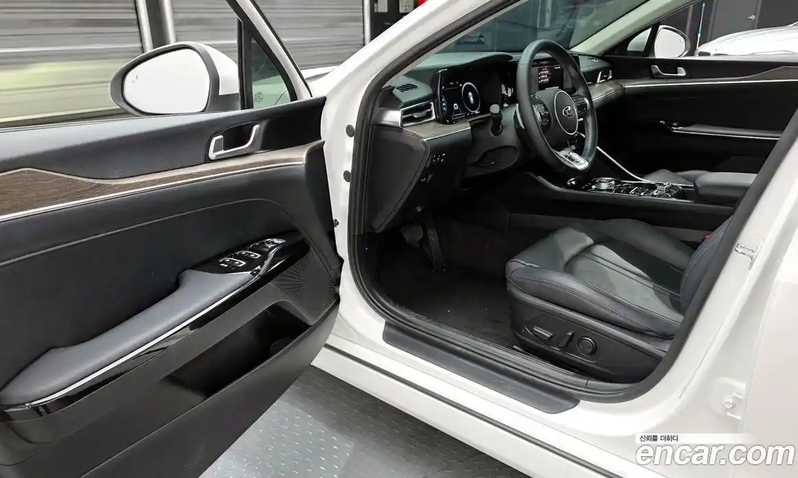 Kia K5 2020 2.0 Автомат в Москве № 120103, фото 17