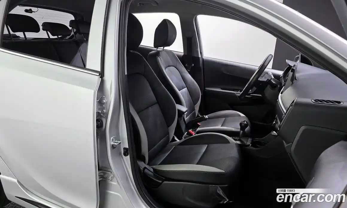 Kia Morning 2023 1.0 Автомат в Москве № 120151, фото 20