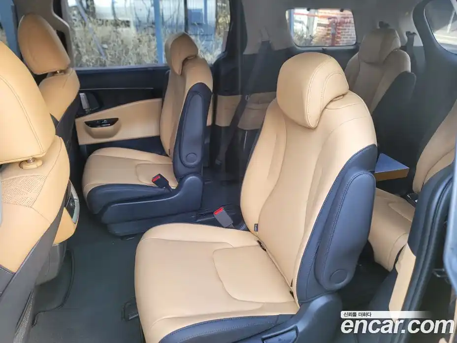 Kia Canival 2023 3.5 Автомат в Москве № 121267, фото 17