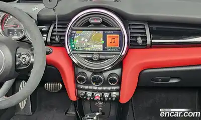 Mini Cooper Convertible 2020 2.0 Автомат в Москве № 156872, миниатюра 3