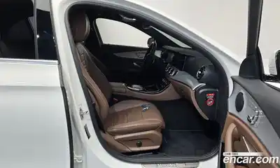 Mercedes-Benz E-Class 2021 2.0 Автомат в Москве № 160440, миниатюра 11