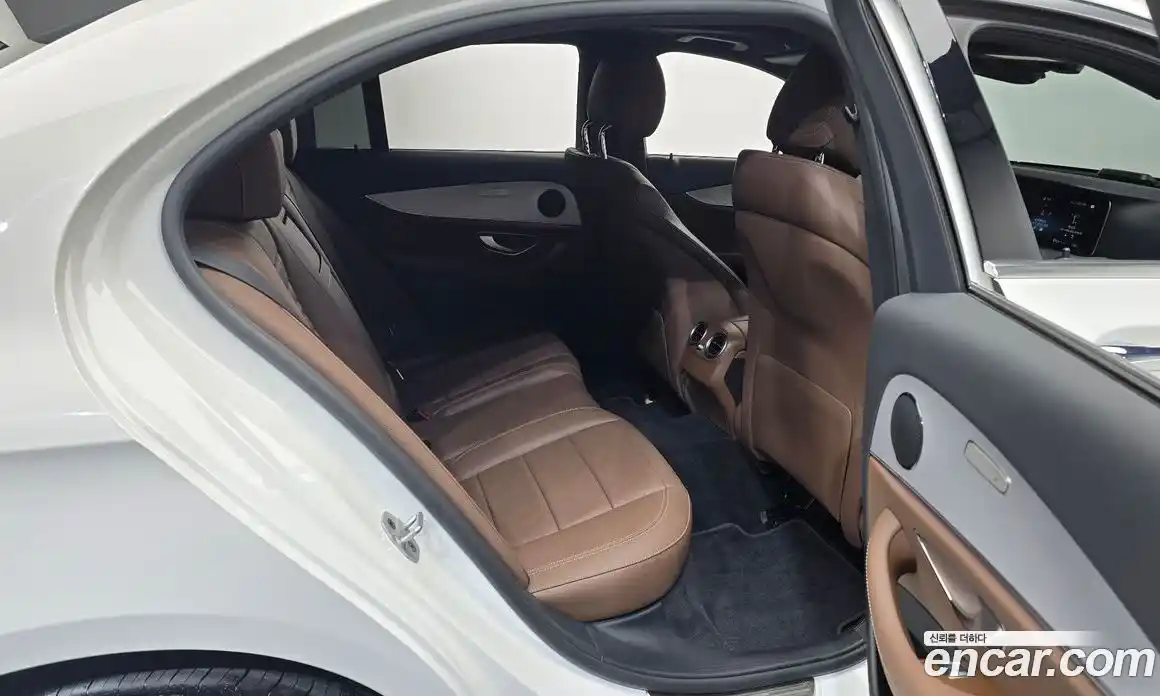 Mercedes-Benz E-Class 2021 2.0 Автомат в Москве № 160440, фото 12