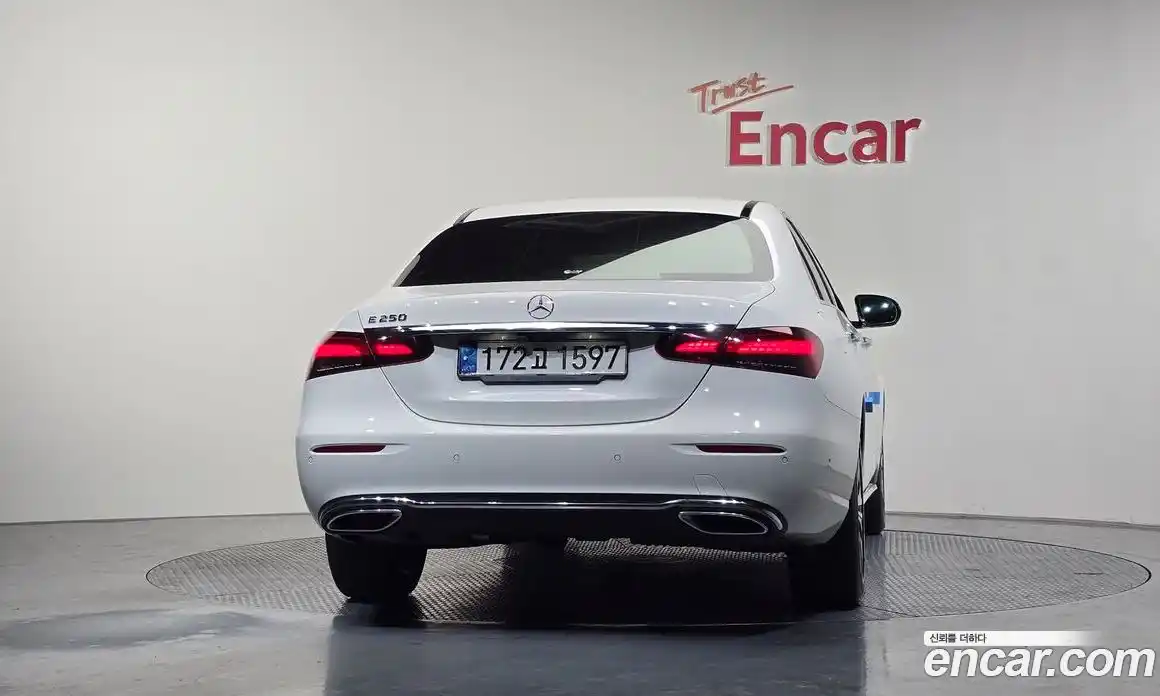 Mercedes-Benz E-Class 2021 2.0 Автомат в Москве № 160440, фото 4