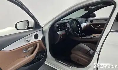 Mercedes-Benz E-Class 2021 2.0 Автомат в Москве № 160440, миниатюра 10