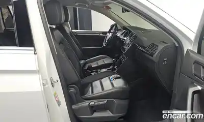 Volkswagen Tiguan 2020 2.0 Автомат в Москве № 169105, миниатюра 11