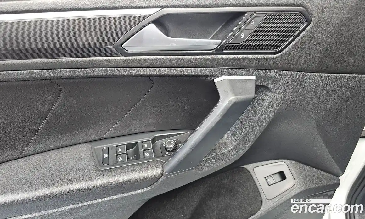 Volkswagen Tiguan 2020 2.0 Автомат в Москве № 169105, фото 17