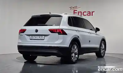 Volkswagen Tiguan 2020 2.0 Автомат в Москве № 169105, миниатюра 2