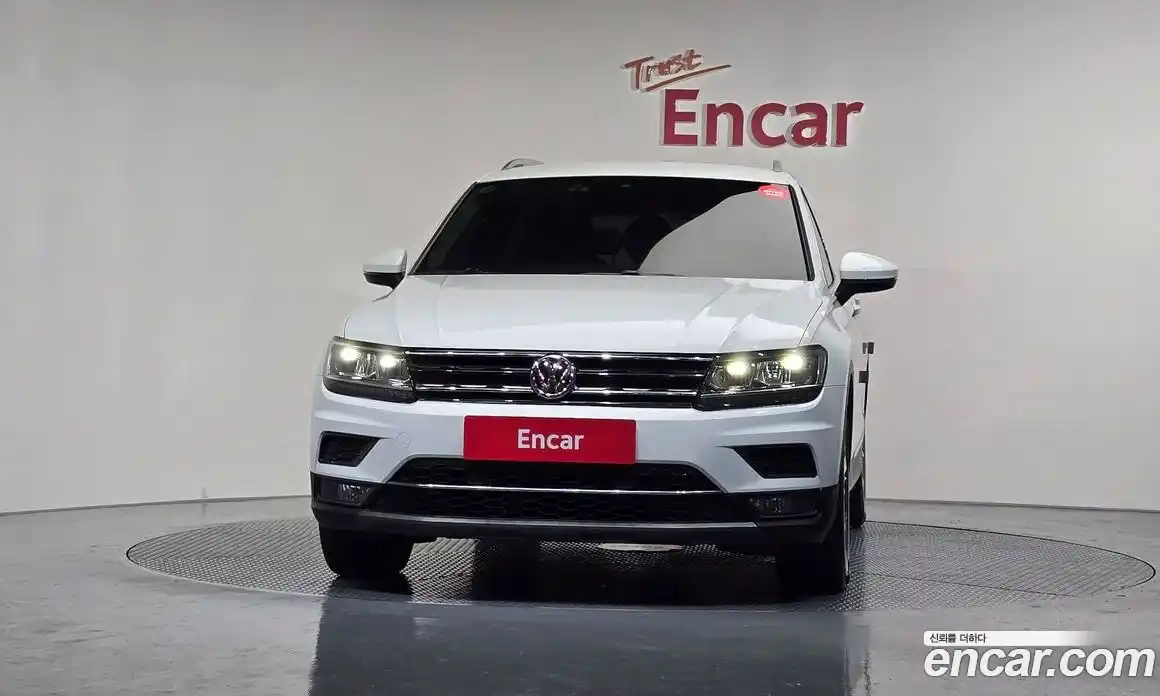 Volkswagen Tiguan 2020 2.0 Автомат в Москве № 169105, фото 3