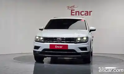 Volkswagen Tiguan 2020 2.0 Автомат в Москве № 169105, миниатюра 3