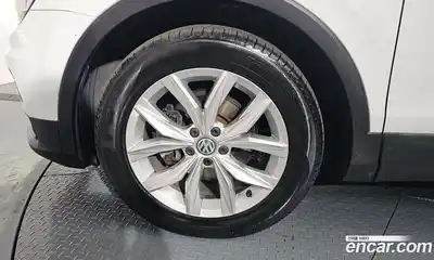 Volkswagen Tiguan 2020 2.0 Автомат в Москве № 169105, миниатюра 5