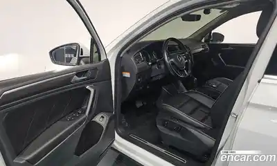 Volkswagen Tiguan 2020 2.0 Автомат в Москве № 169105, миниатюра 10