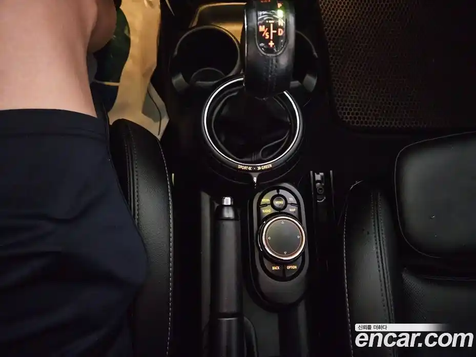 Mini Cooper 2016 1.5 Автомат в Москве № 188310, фото 14