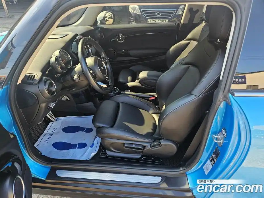 Mini Cooper 2016 1.5 Автомат в Москве № 188310, фото 8