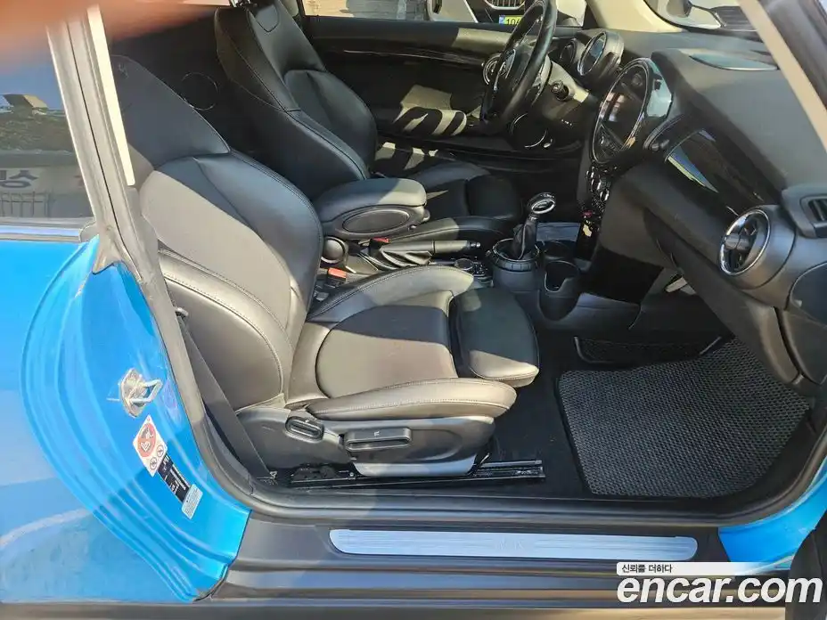 Mini Cooper 2016 1.5 Автомат в Москве № 188310, фото 9