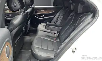 Mercedes-Benz E-Class 2023 2.0 Автомат в Москве № 205645, миниатюра 12