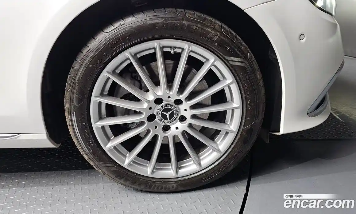 Mercedes-Benz E-Class 2023 2.0 Автомат в Москве № 205645, фото 5