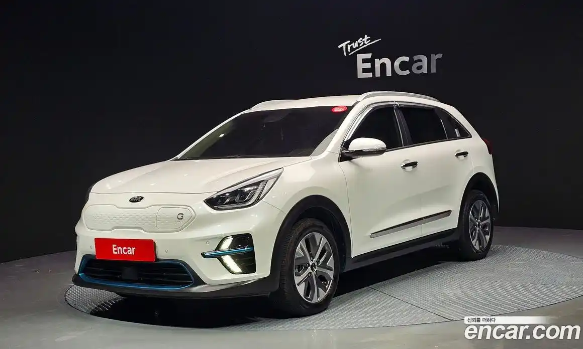 Kia Niro 2020 0.2 Автомат в Москве № 20586, фото 1