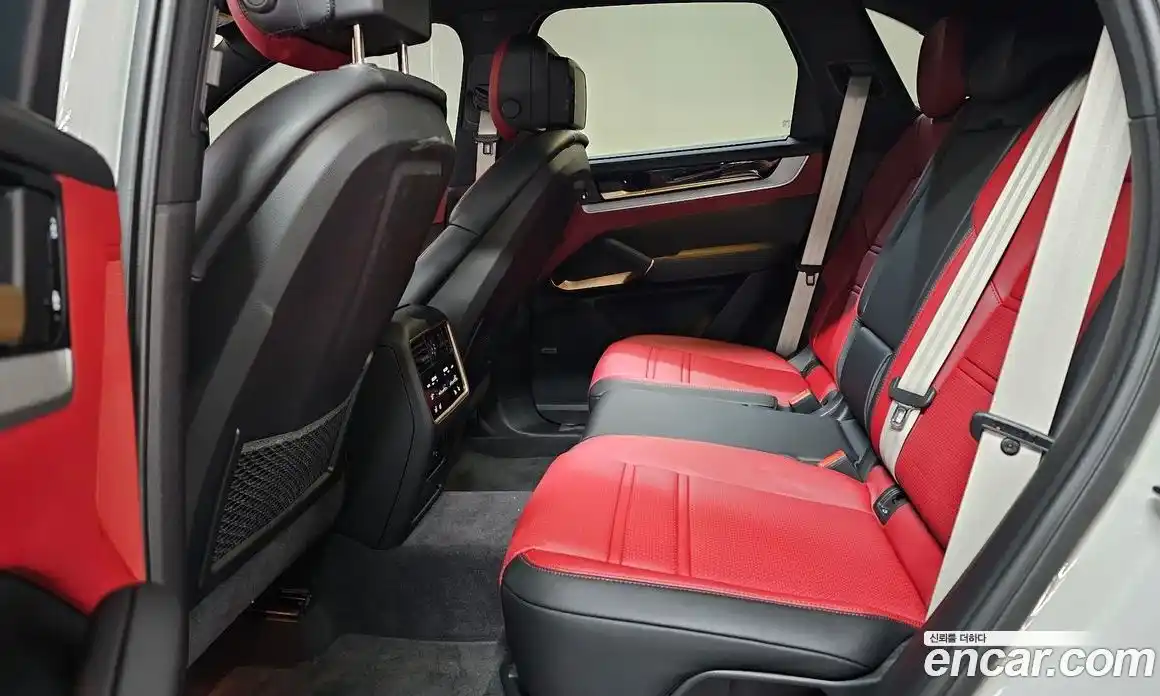 Porsche Cayenne 2024 3.0 Автомат в Москве № 213038, фото 13