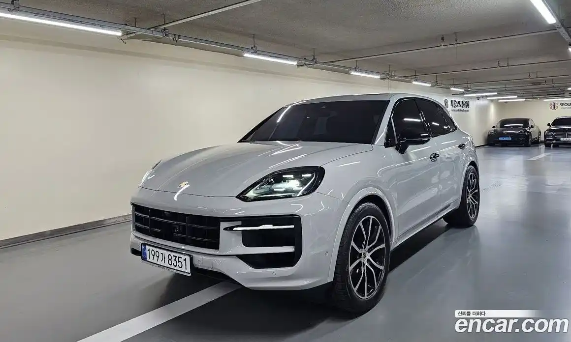 Porsche Cayenne 2024 3.0 Автомат в Москве № 213038, фото 2