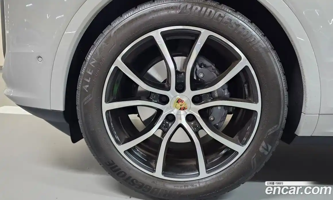 Porsche Cayenne 2024 3.0 Автомат в Москве № 213038, фото 3