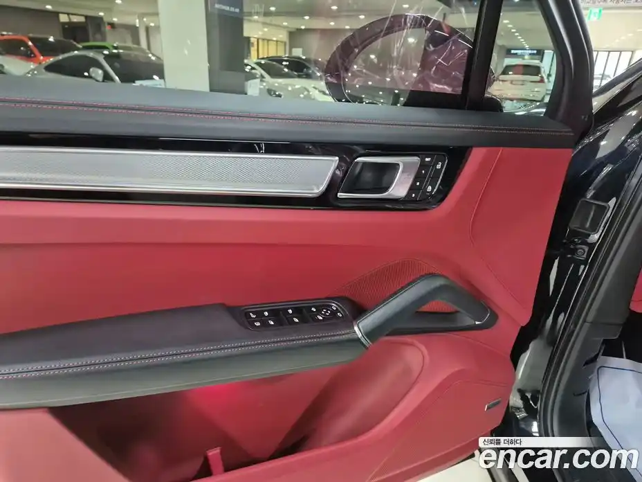 Porsche Cayenne 2023 3.0 Автомат в Москве № 213171, фото 17