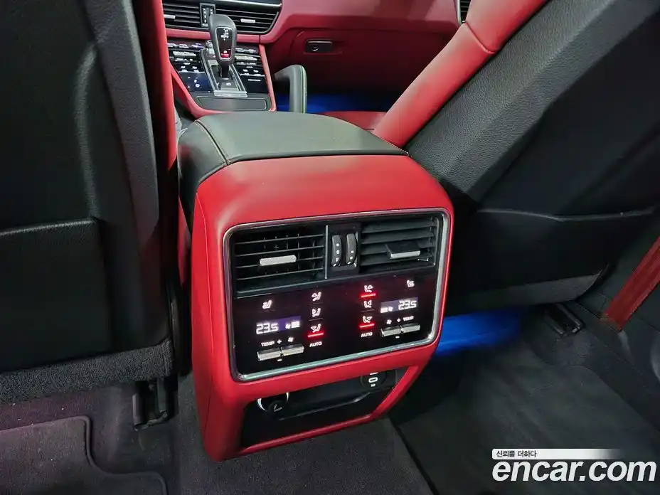 Porsche Cayenne 2023 3.0 Автомат в Москве № 213171, фото 18