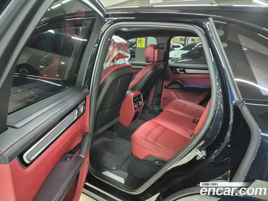 Porsche Cayenne 2023 3.0 Автомат в Москве № 213171, фото 8