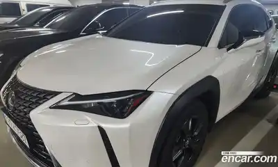 Lexus UX, 2024