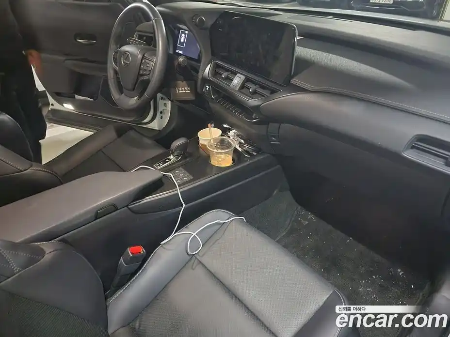 Lexus UX 2024 2.0 Автомат в Москве № 214801, фото 9