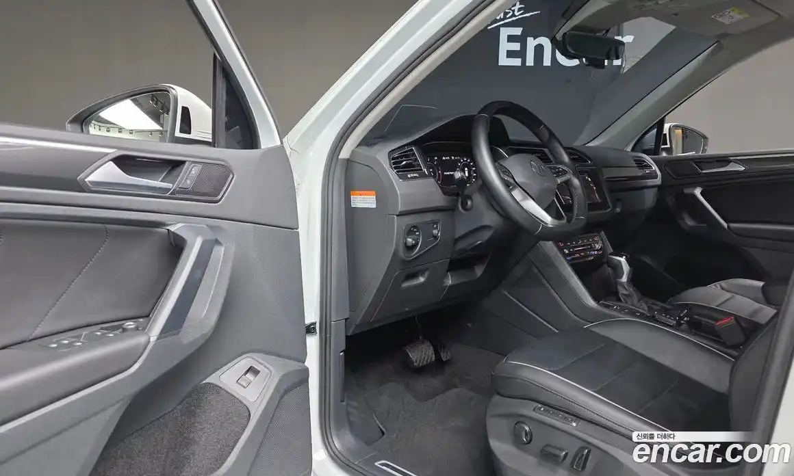 Volkswagen Tiguan 2023 2.0 Автомат в Москве № 215072, фото 13